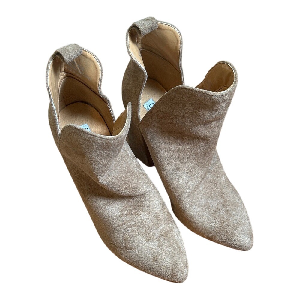 Cape Robbin Blythe Tan Faux Suede V-Cut Pointed Toe Block Heel Ankle Boots 6.5โ
